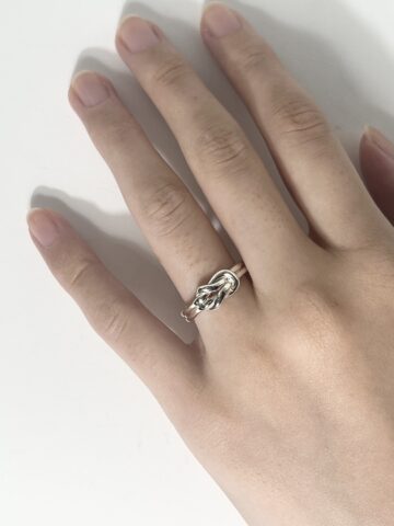 和歌山・みなべ町 Silver Accessories REVE　ノットペアリング着画画像